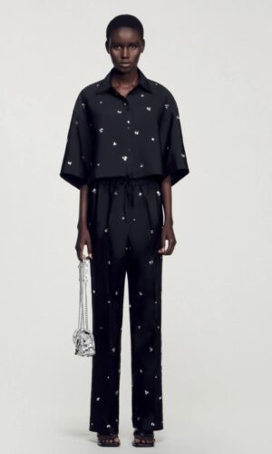 КОСТЮМ В СТРАЗЫ SANDRO